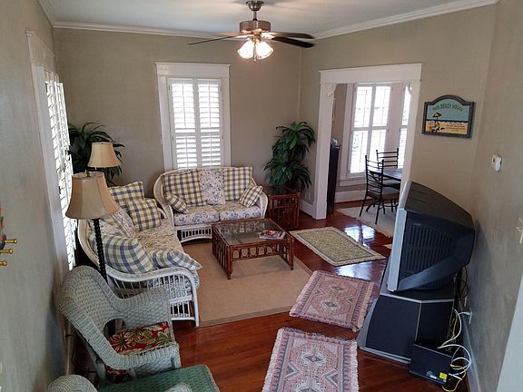 Living Room & Free wifi