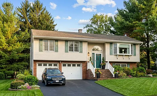 7 Brewster Rd Photo 1