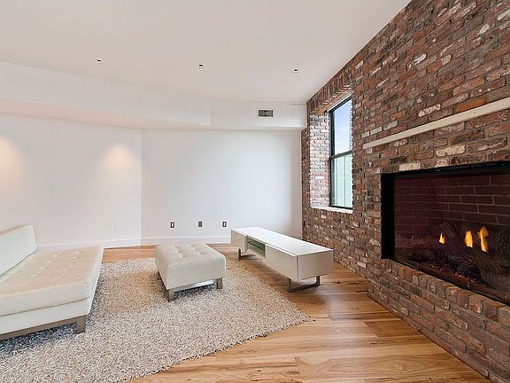 4th image of 99 John St #Penthouse 456