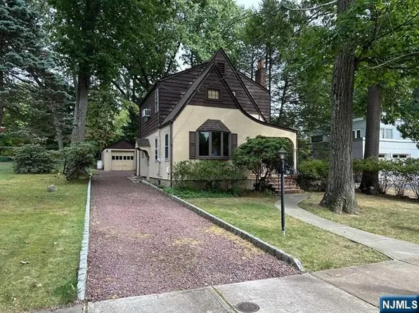 94 Stockton St, Hillsdale, NJ 07642
