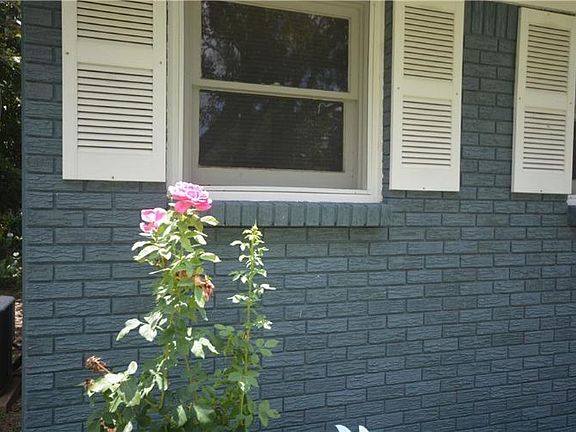 5th image of 304 W Avenue F