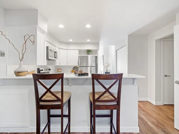 Water's Edge | Prime North Tacoma & Proctor District Living, 1101 N Mountain View Ave #75c453ca6, Tacoma, WA 98406