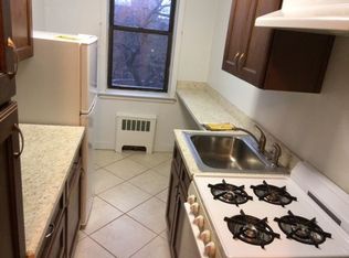 7520 113th St, Forest Hills, NY 11375