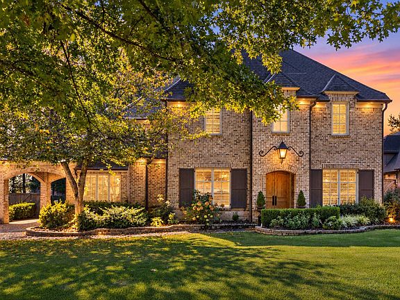 2nd image of 4829 Normandy Ln