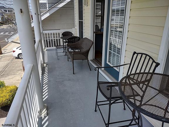 3rd image of 807 Pennlyn Pl #1-1ST