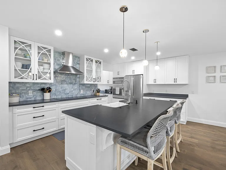 17235 Bay St — Photo 10