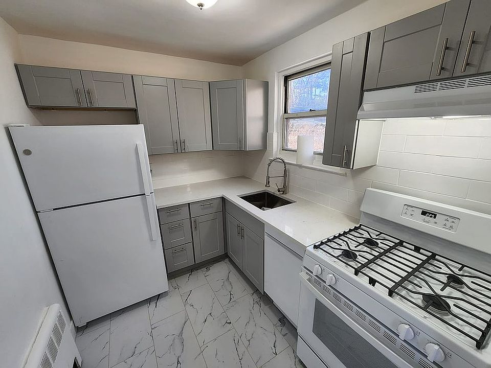 1st image of 90 Spruce St APT 1B