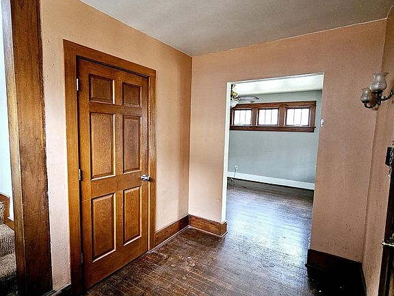 2nd image of 1615 W Palmer Ave