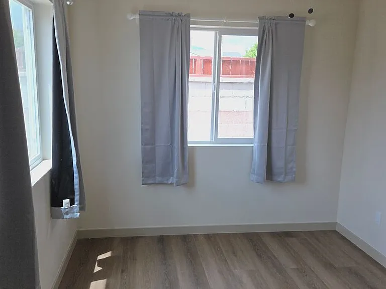 1805 Saint James Pl — Photo 28
