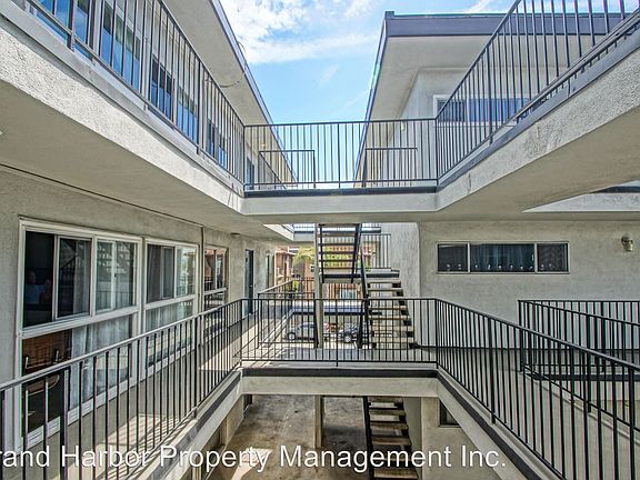 4th image of 1100 Monterey Blvd APT 08