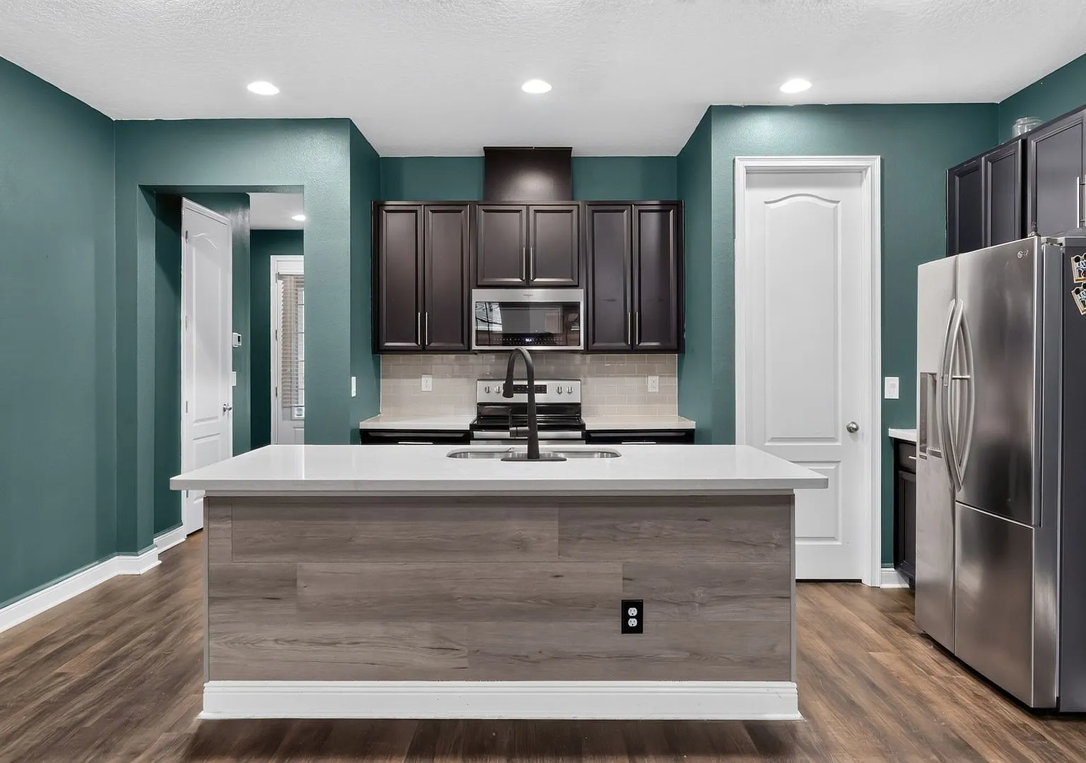 Charming 4BR Townhome in Winter Garden — Photo 3