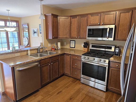 5th image of 271 S Shoreside Dr SE
