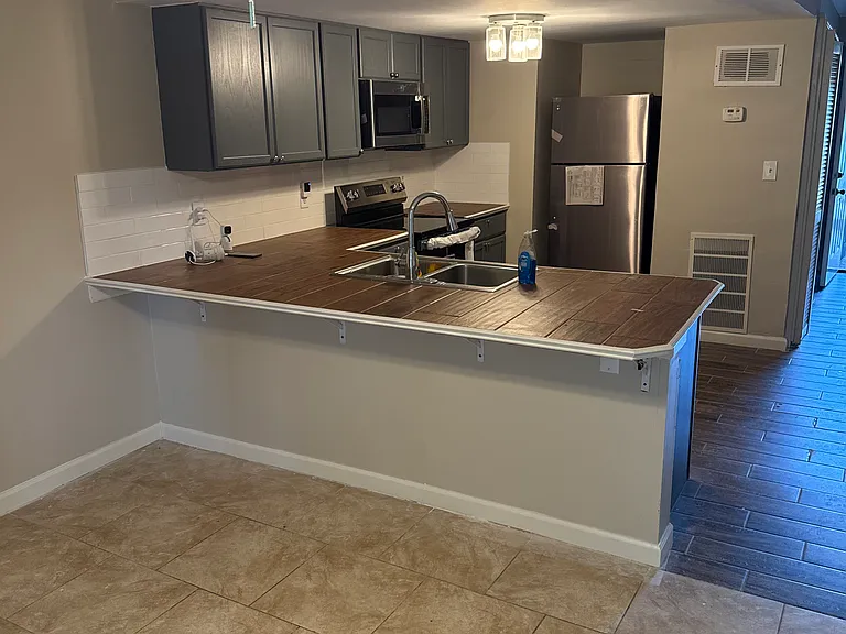 6049 Regent Mnr — Photo 1