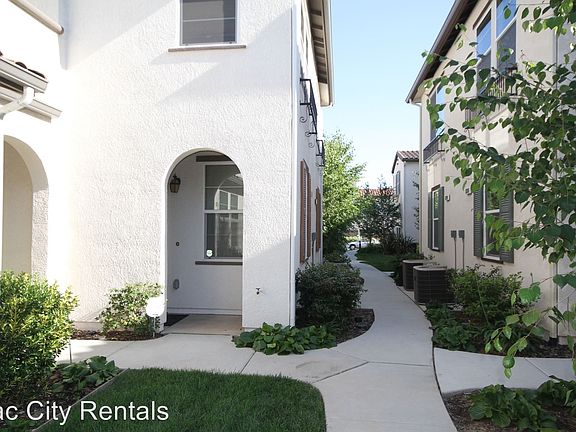 2nd image of 8140 Crystal Walk Cir