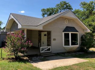 1210 W Bullock St, Denison, TX 75020