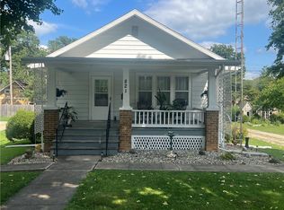 821 Division St, Charleston, IL 61920