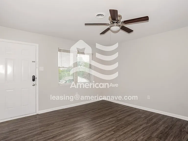 40315_002_living_room_12806565.jpg