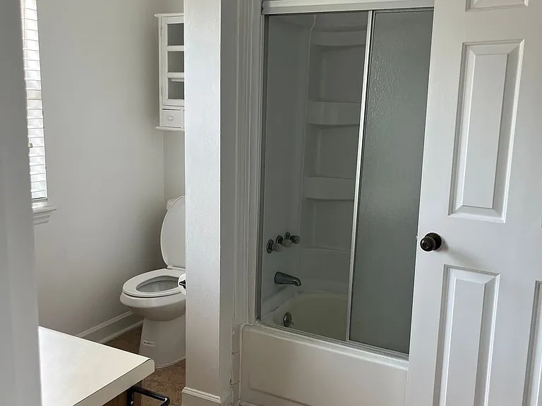 1107 W McGee St — Photo 35