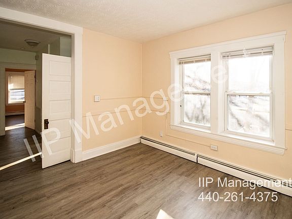 3rd image of 1609 Lakewood Ave #Up-7