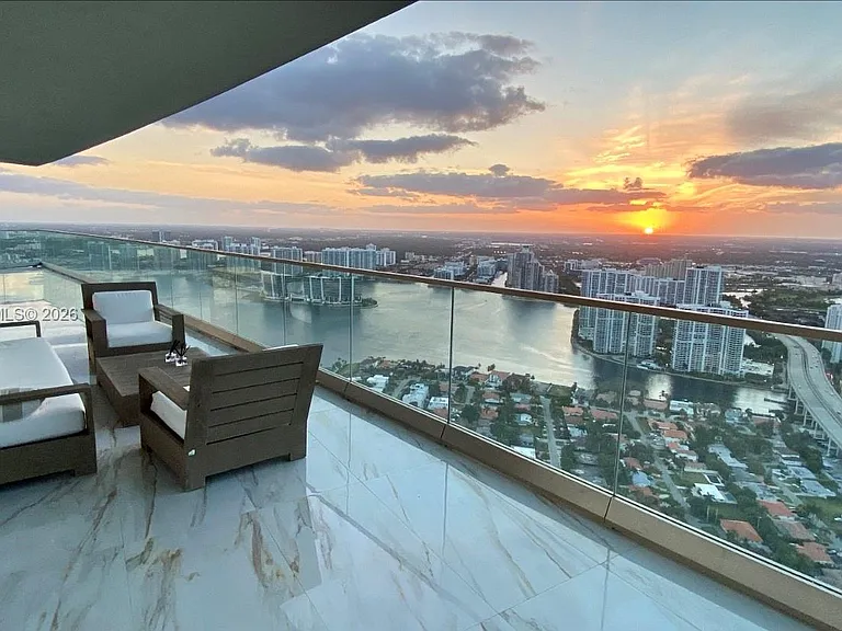 18975 Collins Ave #5105 — Photo 9