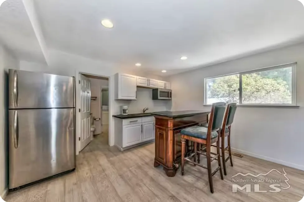 377 Maryanne Dr — Photo 4