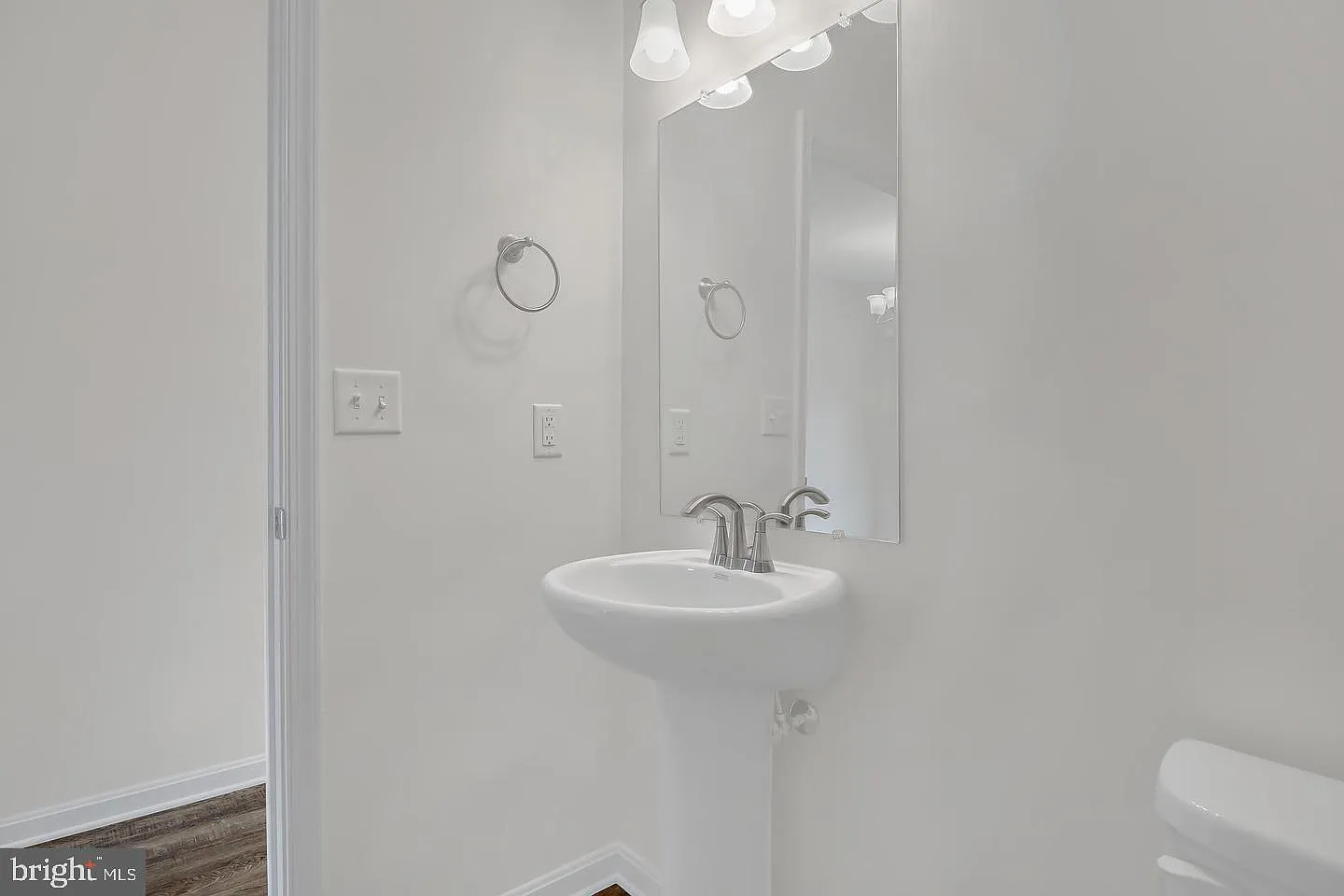 3 bed, 2.5 bath, 1252 sqft, $1,803 — Photo 4
