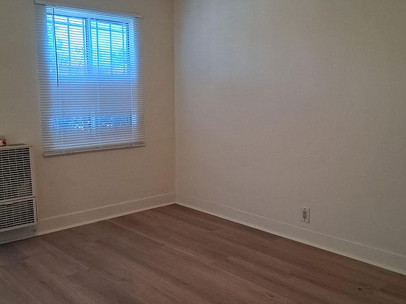 5th image of 5005 Wall St #5005
