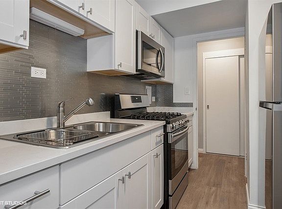 2nd image of 3950 N Lake Shore Dr APT 421