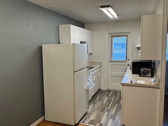 3rd image of 320 Lakeview St APT 208