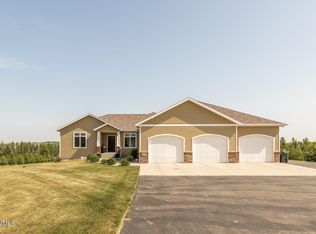 5916 Dakota Country Dr, Bismarck, ND 58503