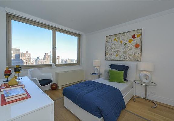 3rd image of 201 E 86th St APT 26G
