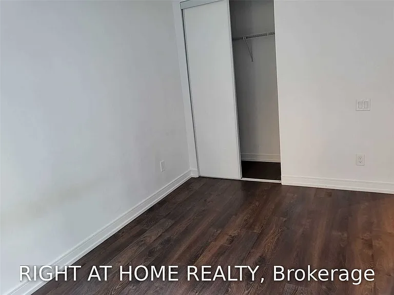 28 Wellesley St E #207 — Photo 6