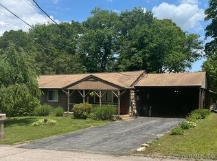 47 Wildwood Ln, Uncasville, CT 06382