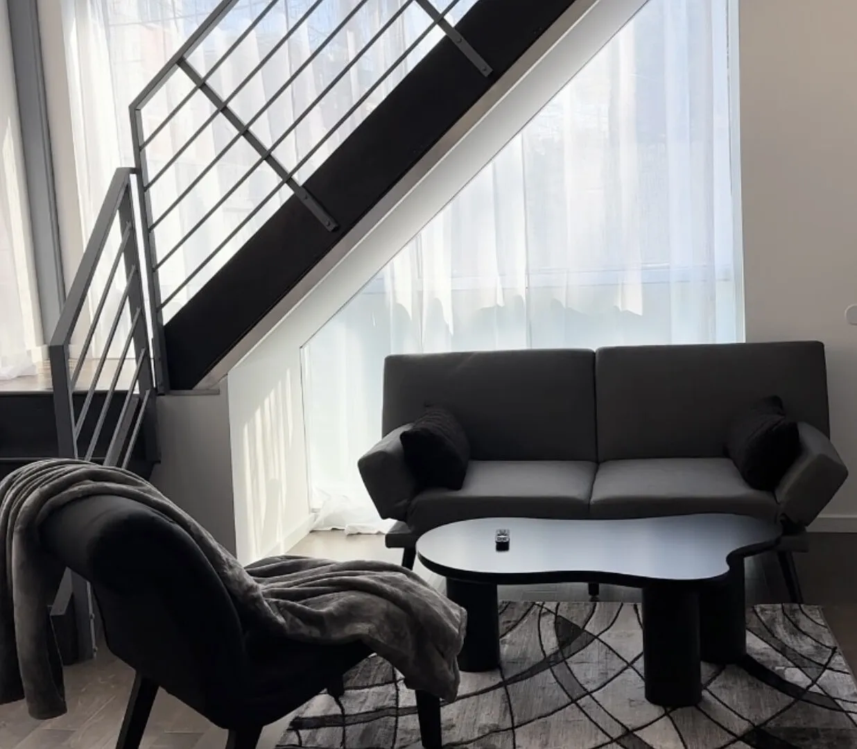 luxurious 4-bedroom, 4-bath retreat Apartment-Ideal for Travel Nurses — Photo 1