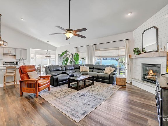 5th image of 276 Joellen Dr