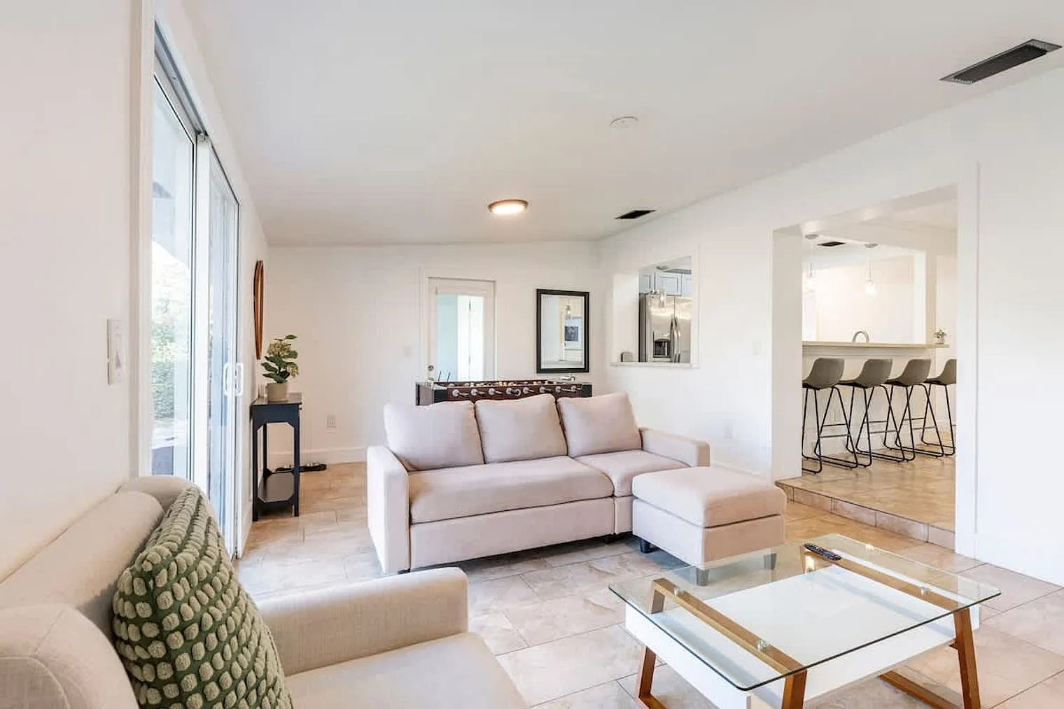 5 bed, 2.0 bath, 1571 sqft, $7,200 — Photo 4