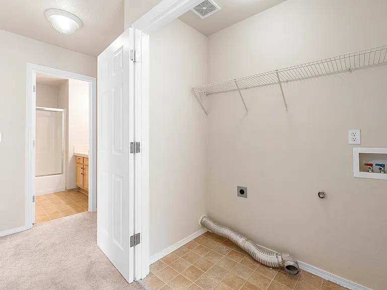 1639 SW Wright Pl — Photo 29