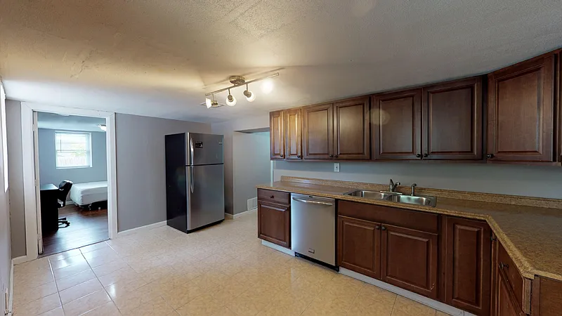 1014 E Colvin - 1 — Photo 4