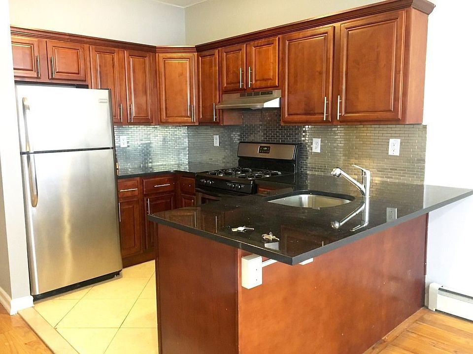 1st image of 118 Seigel St APT 3A