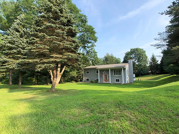 3rd image of 14 Grandview Dr