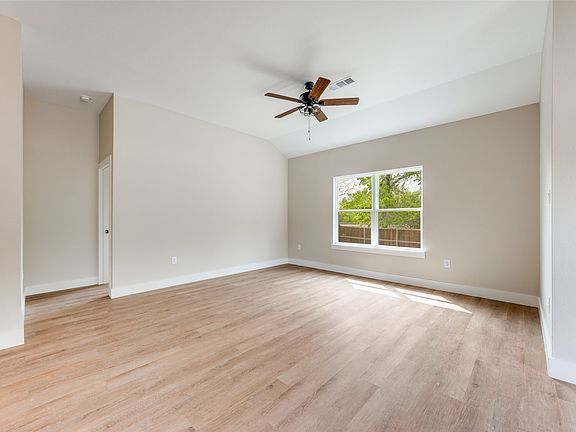 5th image of 113 Iron Horse Ln