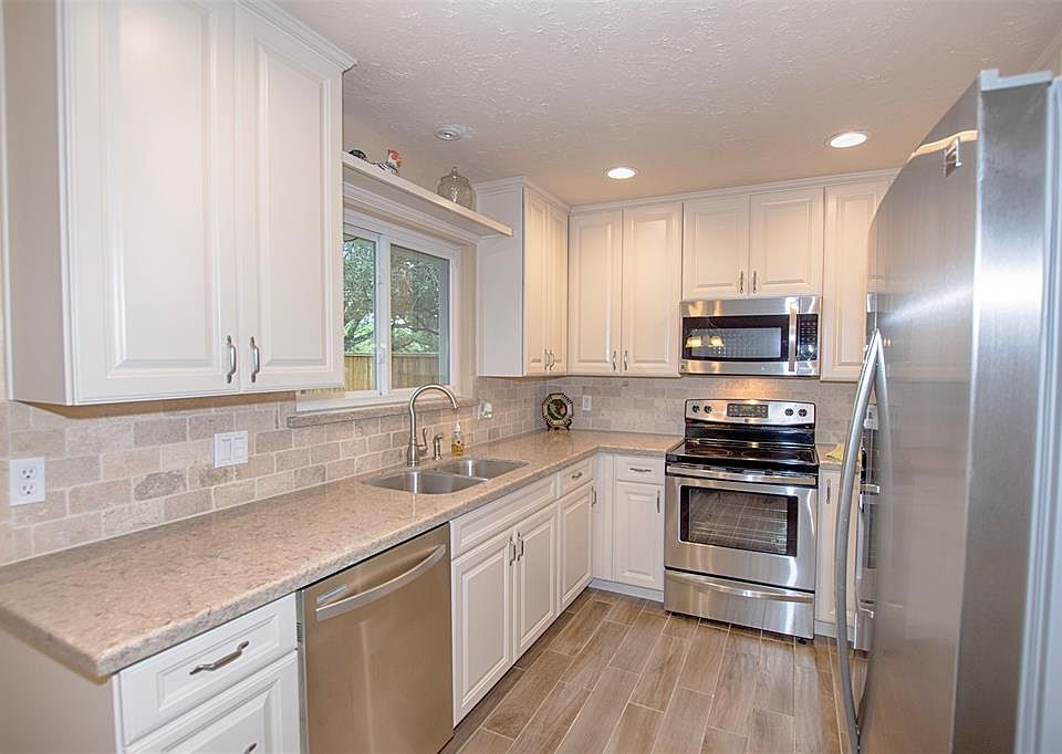 1st image of 1306 Bayou Oak Dr