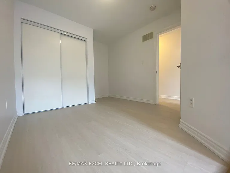 15 Heron Park Pl #5 — Photo 43