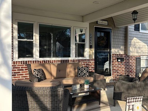3rd image of 215 Canford Dr