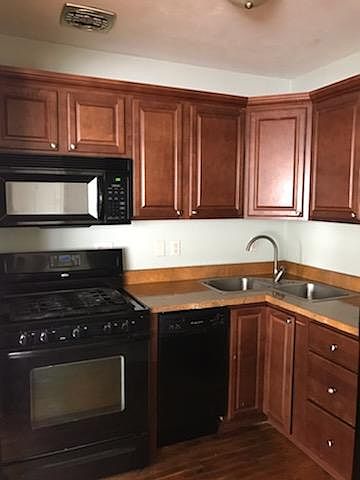 1st image of 440 Stanley Ave