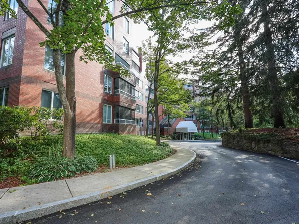 300 River Road #312, Manchester, NH 03104