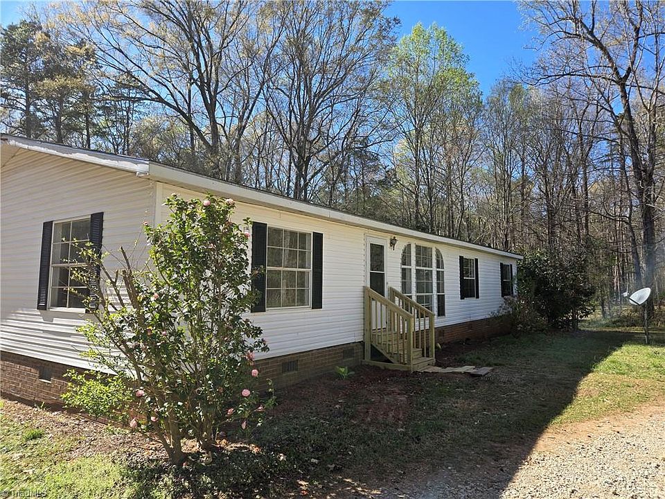 1st image of 901 George Roberson Ln