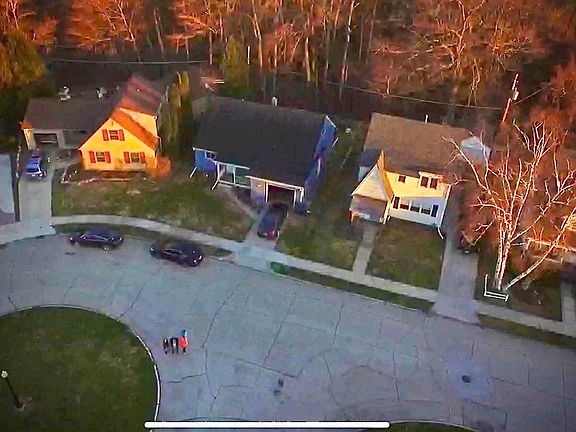 3rd image of 215 Hillcrest Ct