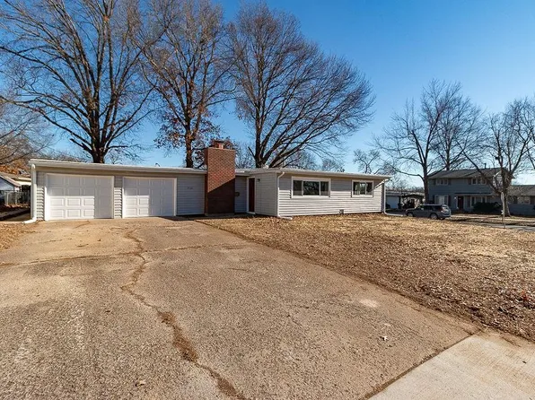 2566 Ridge Ct, Lawrence, KS 66046