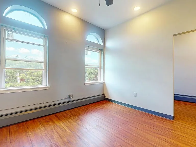 1800 Webster Ave #6 — Photo 19